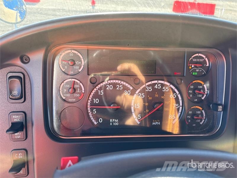 Freightliner M2 106 4x2 Van Truck Camiones caja cerrada