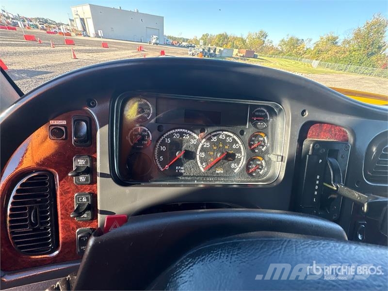 Freightliner M2 106 4x2 Van Truck (Inoperable) Camiones caja cerrada