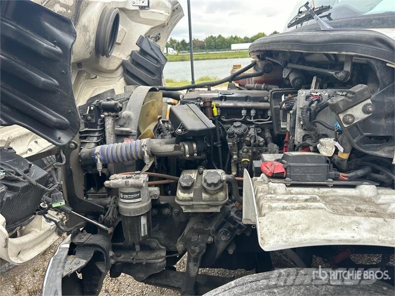 Freightliner M2 106 4x2 Van Truck (Inoperable) Фургони
