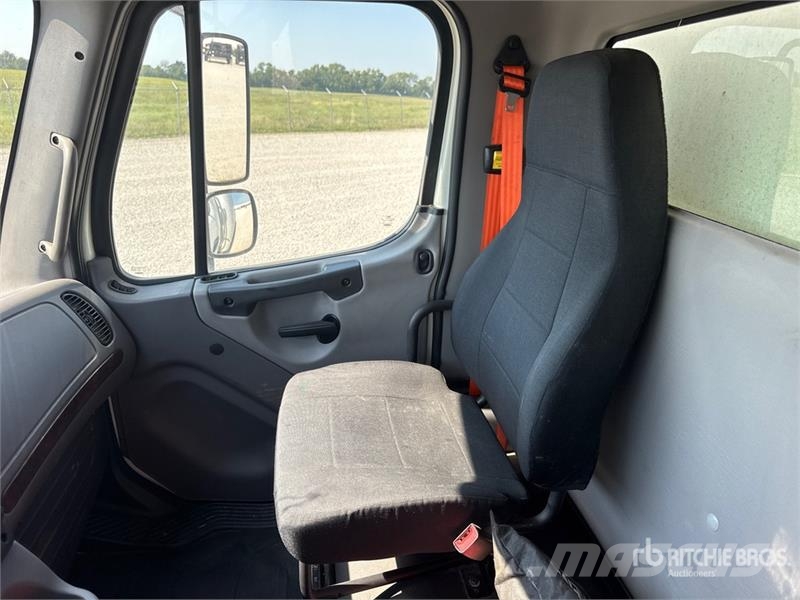 Freightliner M2 106 4x2 Van Truck Camiões de caixa fechada
