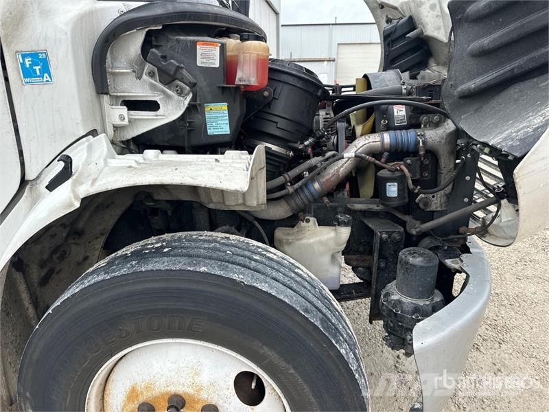 Freightliner M2 106 4x2 Van Truck Skapbiler