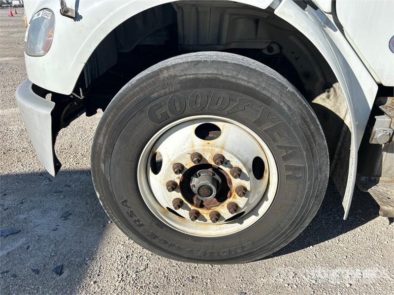 Freightliner M2 106 4x2 Van Truck Furgons