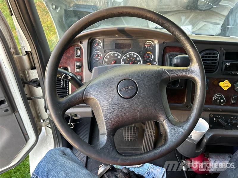 Freightliner M2 106 4x2 Van Truck Kastenaufbau