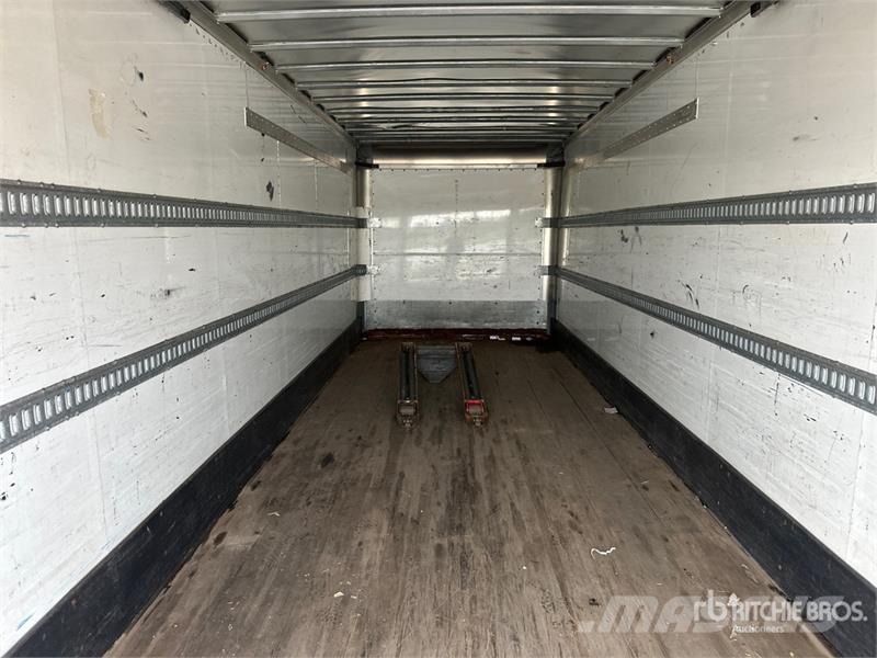 Freightliner M2 106 4x2 Van Truck Skapbiler