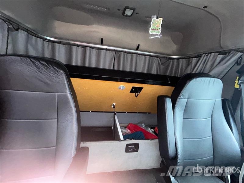 Freightliner M2 106 4x2 Van Truck (Inoperable) Фургони