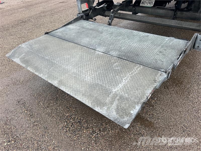 Freightliner M2 106 4x2 Van Truck Грузовики-Фургоны