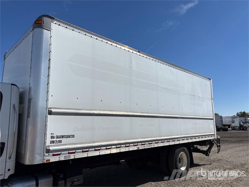 Freightliner M2 106 4x2 Van Truck Tovornjaki zabojniki