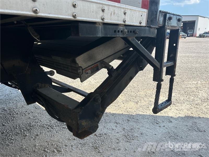 Freightliner M2 106 4x2 Van Truck Kapali kasa kamyonlar
