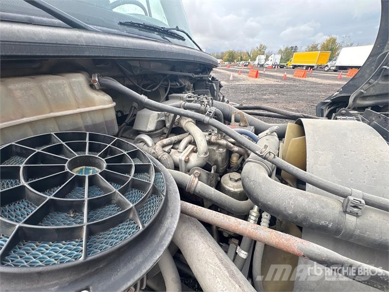 Freightliner M2 106 4x2 Van Truck Фургони