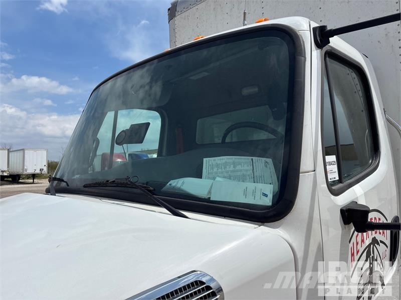 Freightliner M2 106 4x2 Van Truck Fast kasse