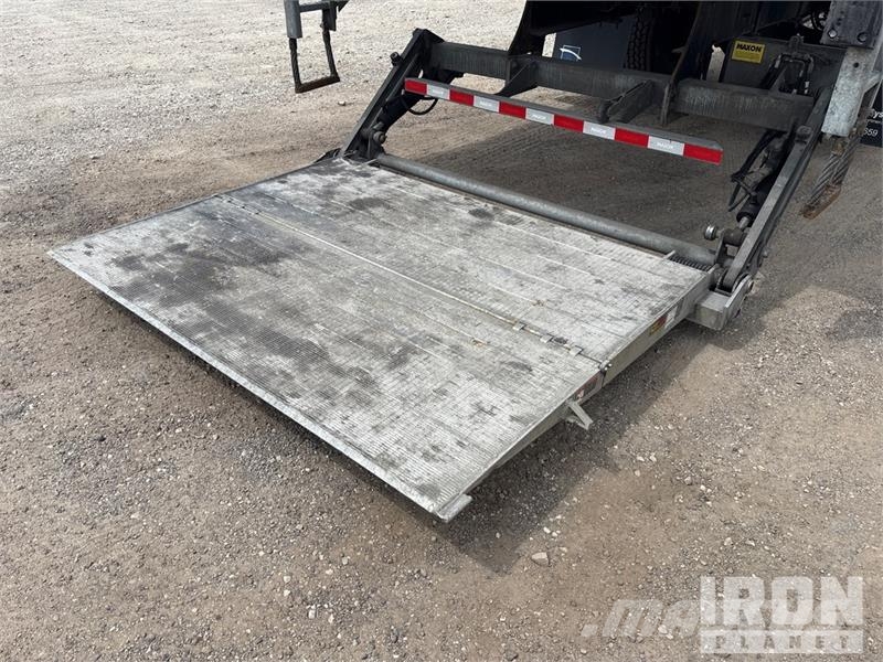 Freightliner M2 106 4x2 Van Truck Fast kasse