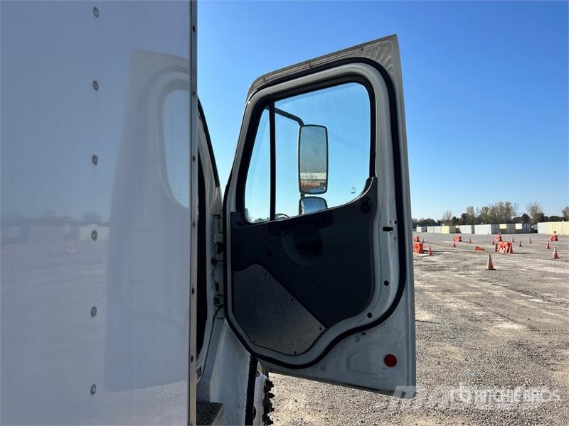 Freightliner M2 106 4x2 Van Truck Furgons
