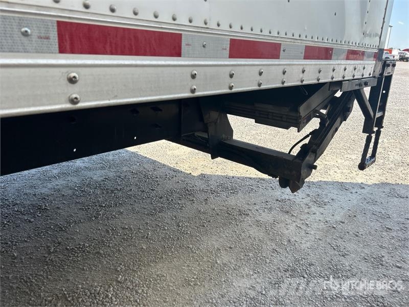 Freightliner M2 106 4x2 Van Truck Kapali kasa kamyonlar