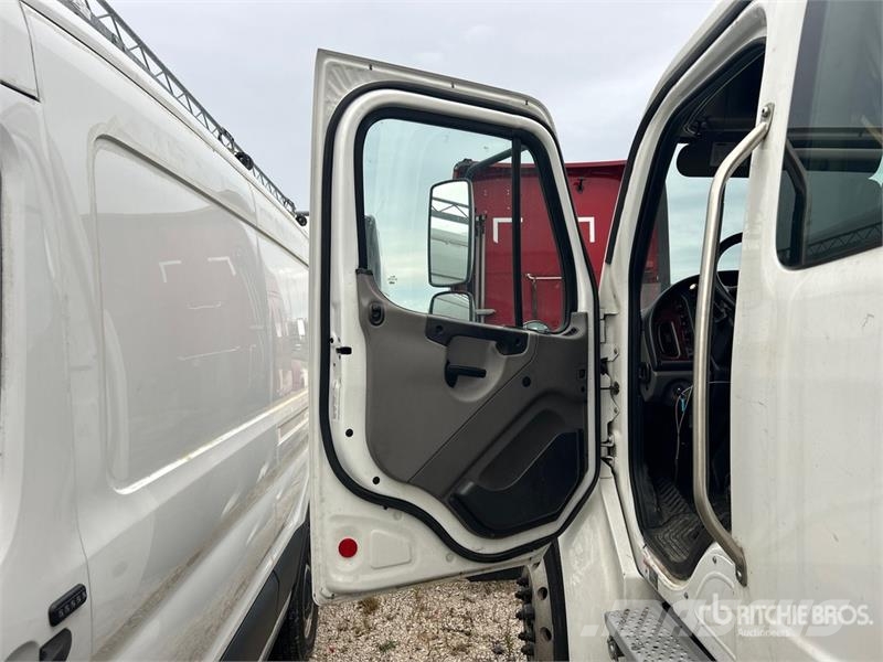 Freightliner M2 106 4x2 Van Truck (Inoperable) Фургони