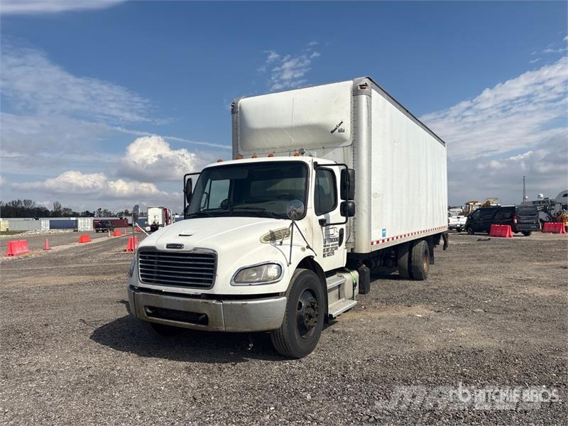 Freightliner M2 106 4x2 Van Truck Bakwagens met gesloten opbouw