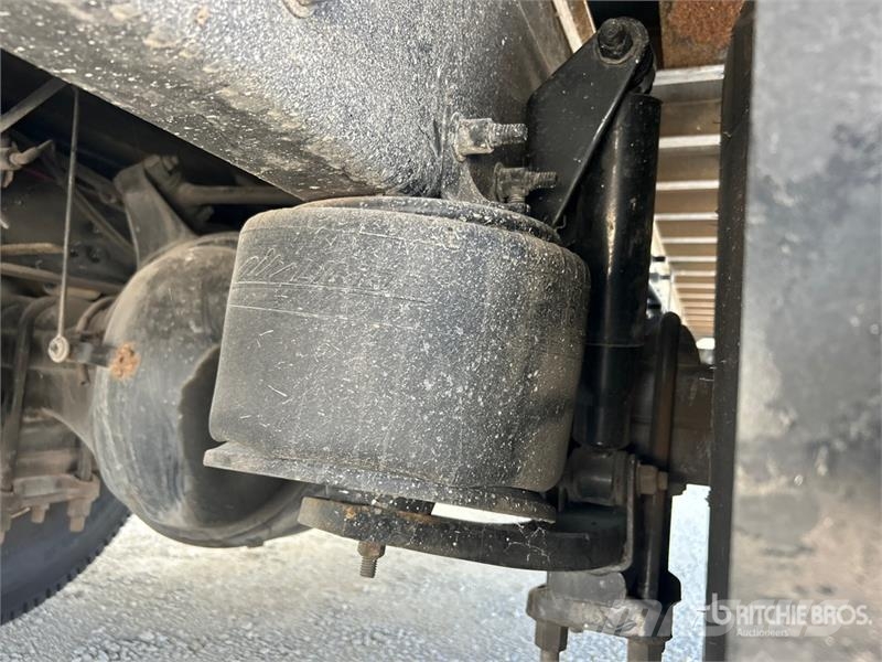 Freightliner M2 106 4x2 Van Truck Kapali kasa kamyonlar