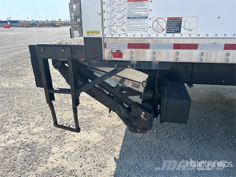Freightliner M2 106 4x2 Van Truck Kapali kasa kamyonlar