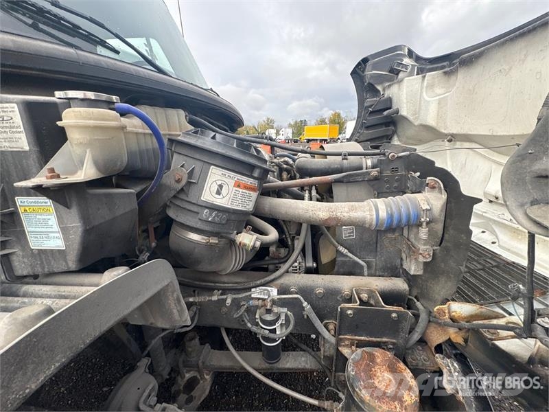 Freightliner M2 106 4x2 Van Truck Фургони