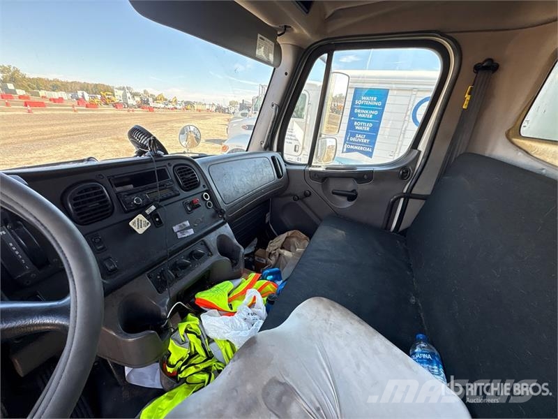 Freightliner M2 106 4x2 Van Truck Camiones caja cerrada