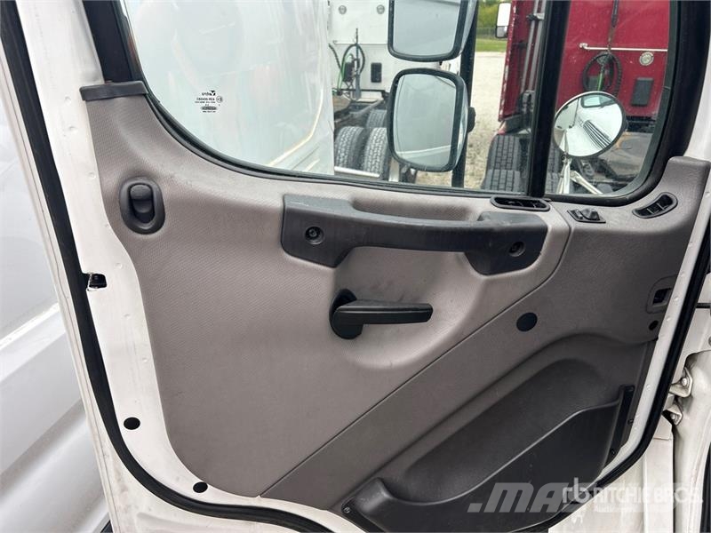 Freightliner M2 106 4x2 Van Truck (Inoperable) Фургони