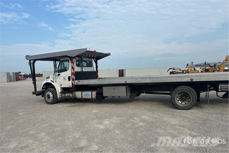 Freightliner M2 106 4x2 Rollback Truck Hinausautot