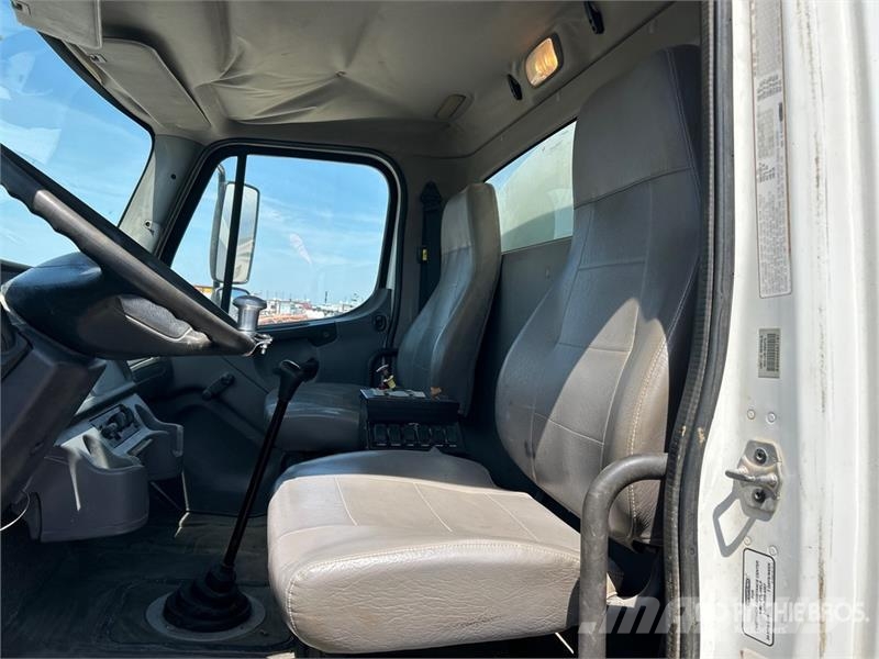 Freightliner M2 106 4x2 Water Truck Tovornjaki za vodo