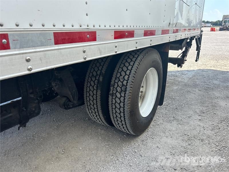 Freightliner M2 106 4x2 Van Truck Kapali kasa kamyonlar