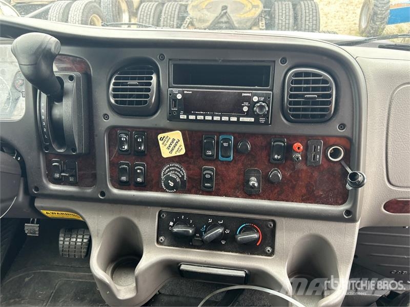 Freightliner M2 106 4x2 Van Truck (Inoperable) Фургони