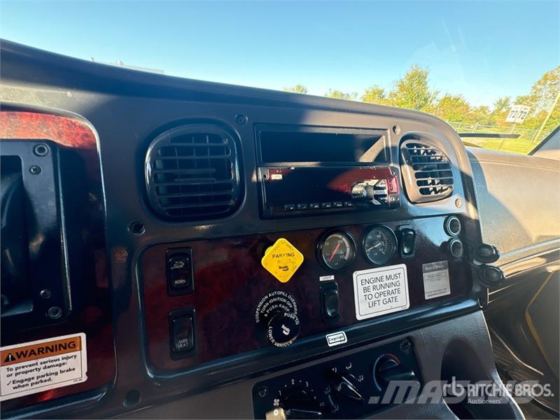 Freightliner M2 106 4x2 Van Truck (Inoperable) Camiones caja cerrada