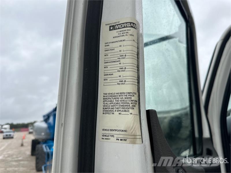 Freightliner M2 106 4x2 Van Truck Skapbiler