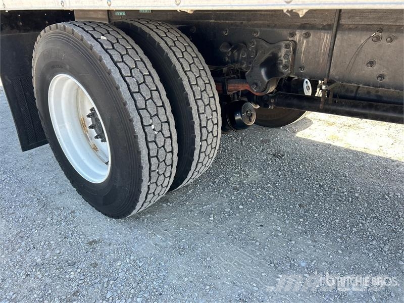 Freightliner M2 106 4x2 Van Truck Kapali kasa kamyonlar