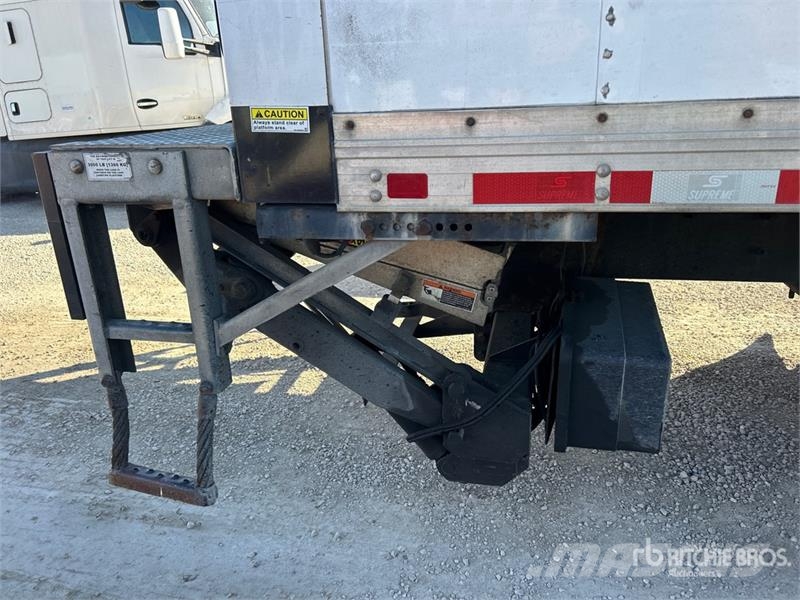 Freightliner M2 106 4x2 Van Truck Furgons