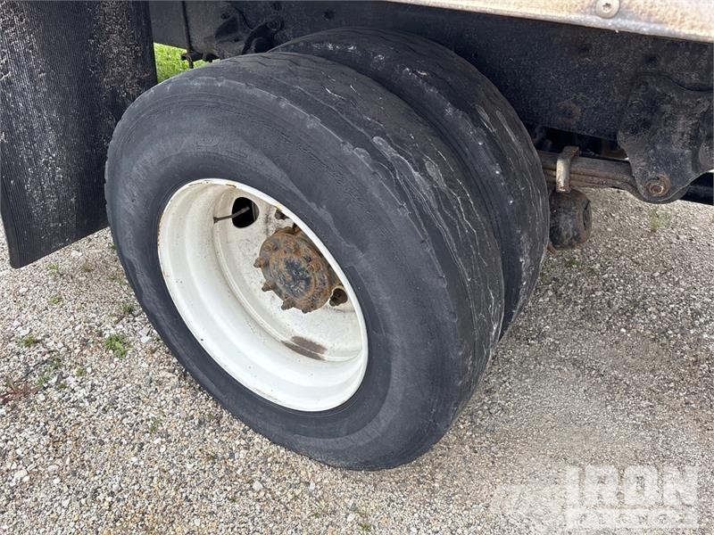 Freightliner M2 106 4x2 Van Truck Fast kasse