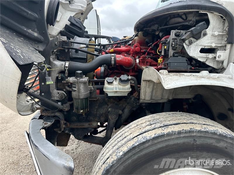 Freightliner M2 106 4x2 Van Truck Skapbiler
