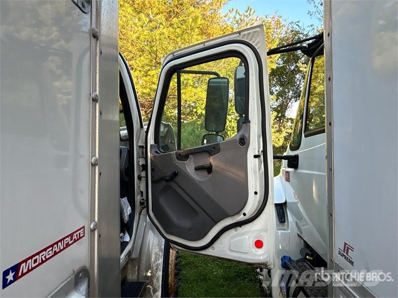 Freightliner M2 106 4x2 Van Truck Kastenaufbau