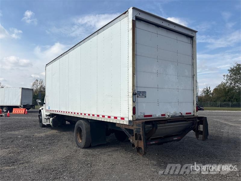 Freightliner M2 106 4x2 Van Truck Bakwagens met gesloten opbouw