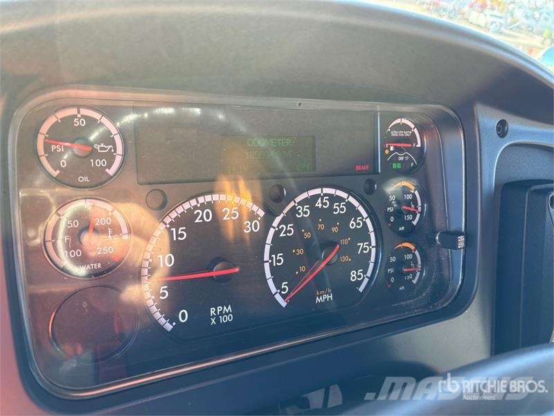 Freightliner M2 106 4x2 Van Truck Camiones caja cerrada