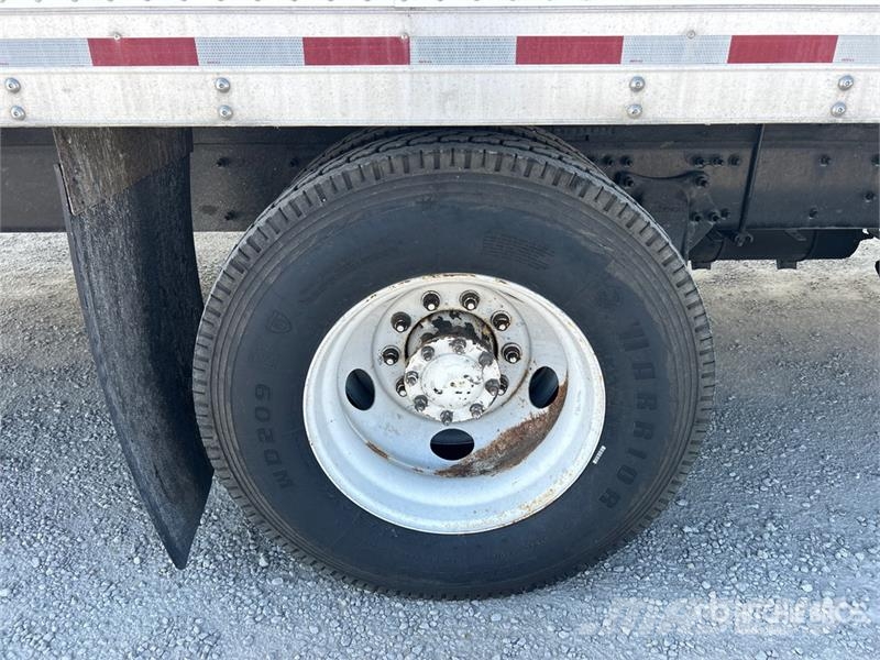 Freightliner M2 106 4x2 Van Truck Kapali kasa kamyonlar