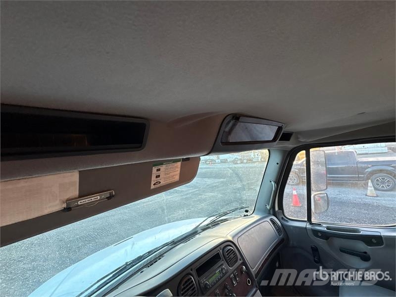 Freightliner M2 106 4x2 Van Truck Фургони