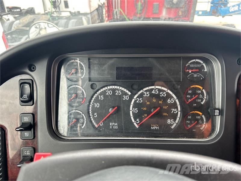 Freightliner M2 106 4x2 Van Truck (Inoperable) Фургони