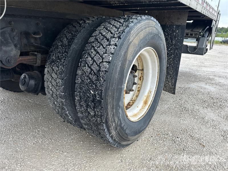Freightliner M2 106 4x2 Van Truck Skapbiler