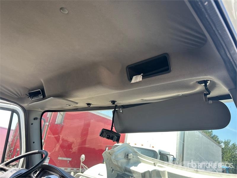 Freightliner M2 106 4x2 Van Truck Kapali kasa kamyonlar