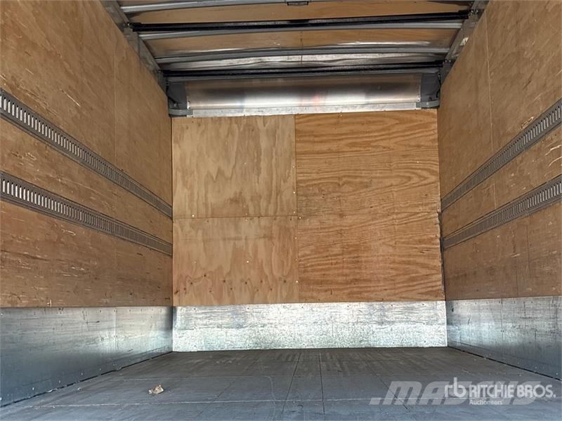 Freightliner M2 106 4x2 Van Truck Camiones caja cerrada