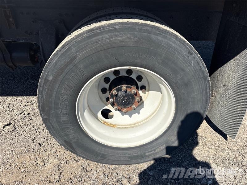 Freightliner M2 106 4x2 Van Truck Фургони
