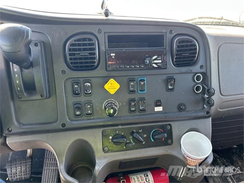Freightliner M2 106 4x2 Van Truck Furgons