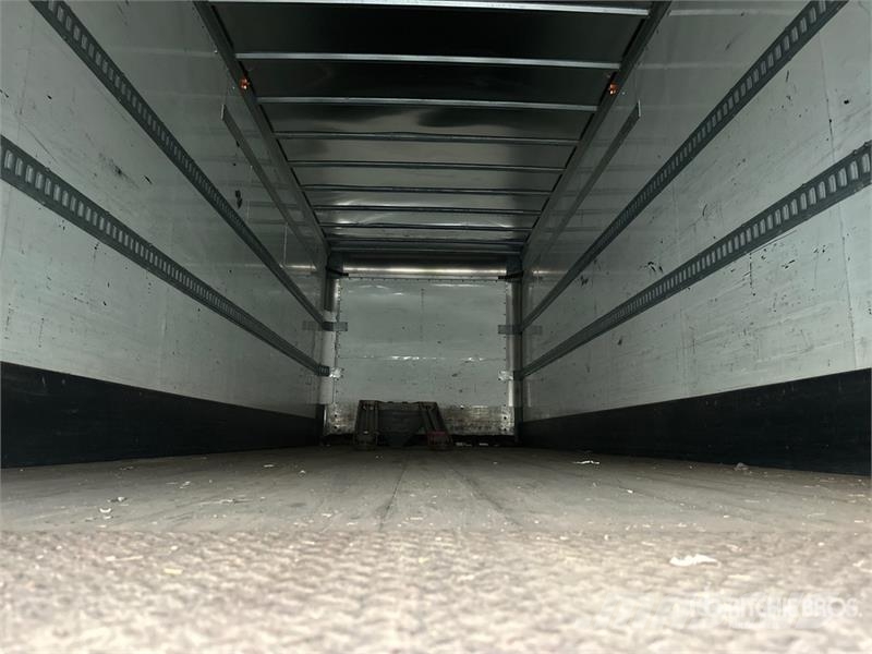 Freightliner M2 106 4x2 Van Truck Skapbiler