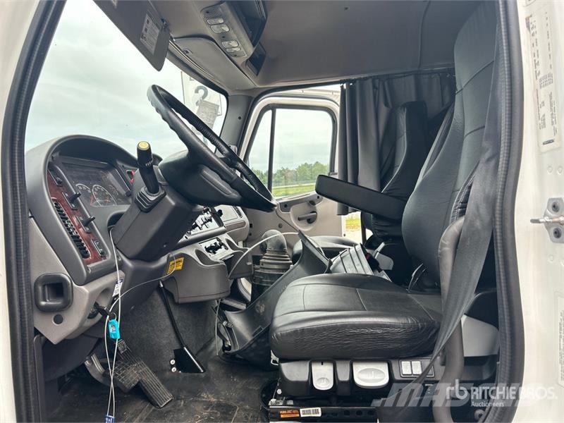 Freightliner M2 106 4x2 Van Truck (Inoperable) Фургони