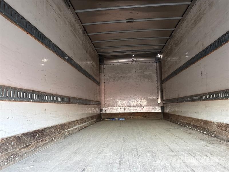 Freightliner M2 106 Van Truck Furgons
