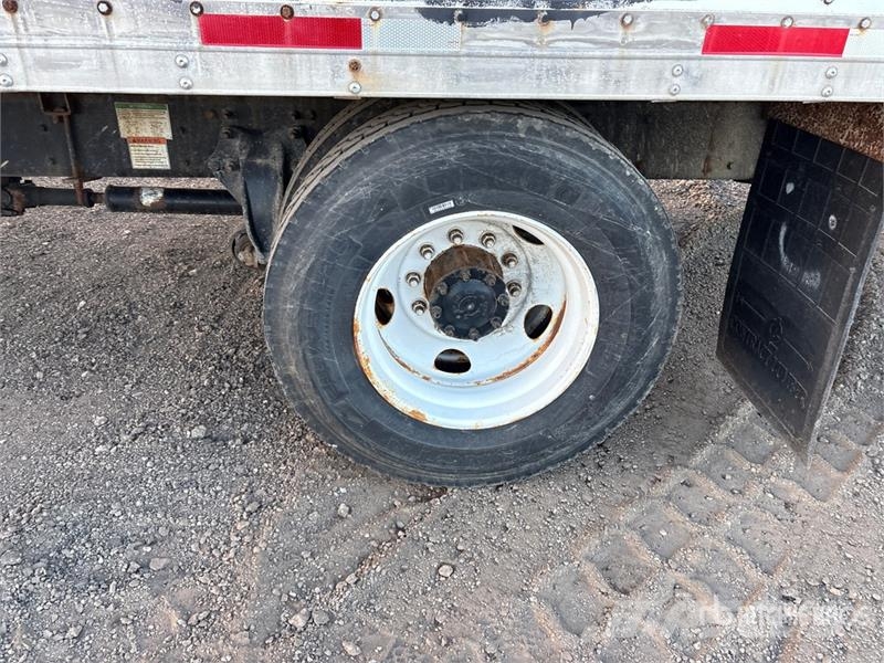 Freightliner M2 106 Van Truck Furgons