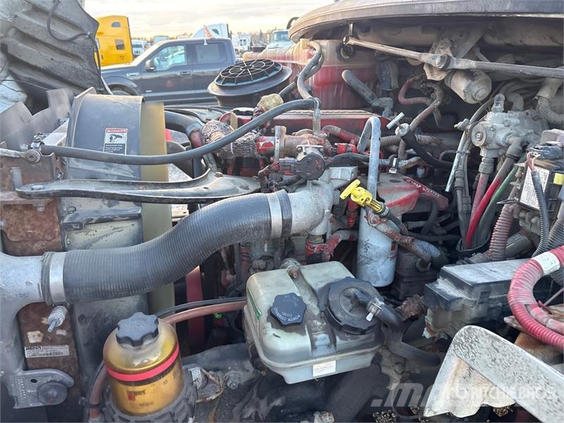 Freightliner M2 106 Van Truck Furgons